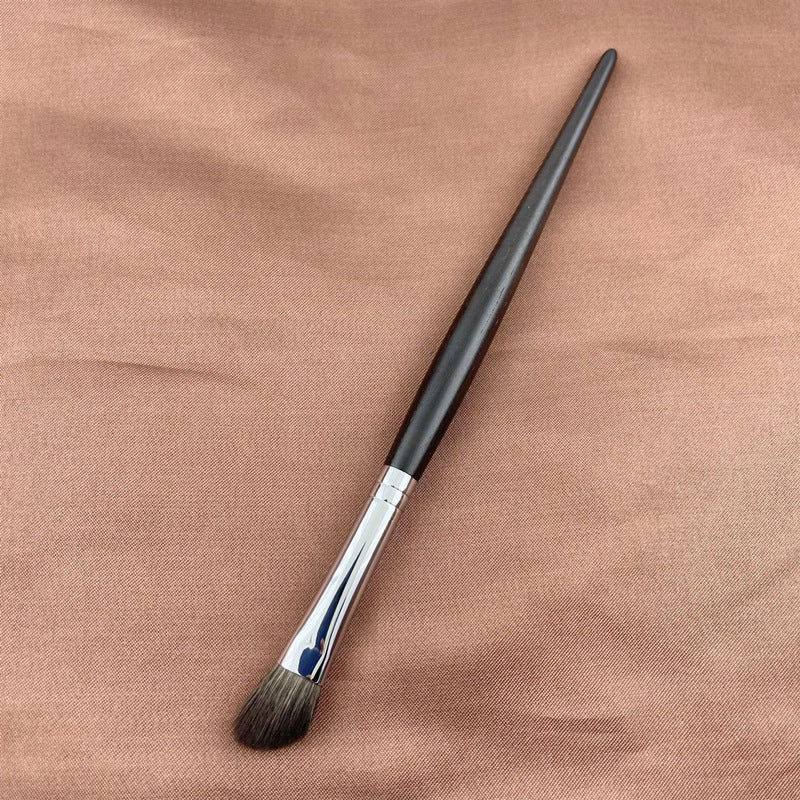 Angled Nose Contour Brush🖌️✨